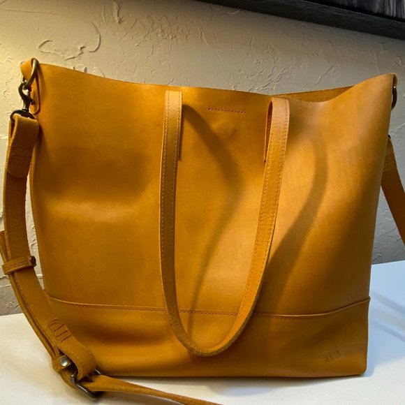 Able Handbags - ABLE Abera Crossbody Bag in Tan Leather